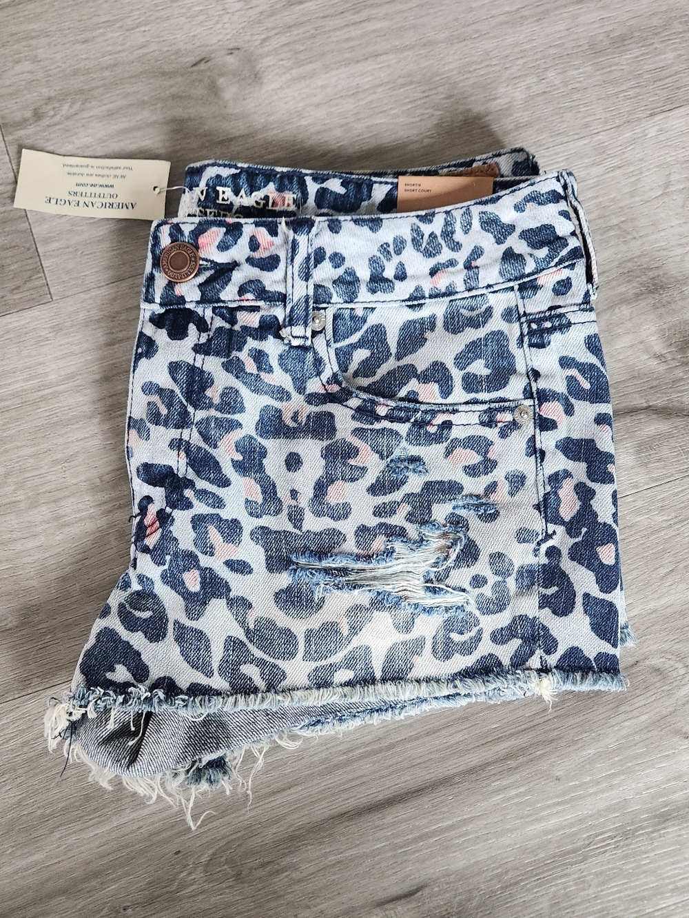 American Eagle Shortie  distressed Denim Blue Cheetah Womens 6 NWT Low Rise - Picture 9 of 10